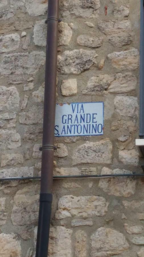 La Nicchia Di Gangi Apartment Exterior photo